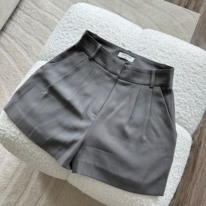 Aritzia Babaton Pleated High Waisted Tailored Short Dark Grey Size 0
